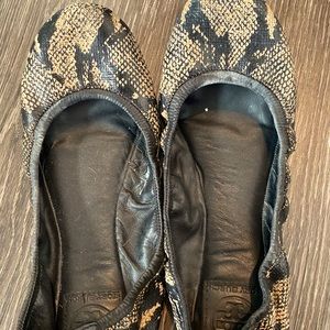 Snakeskin Tory Burch flats size 7.5/8